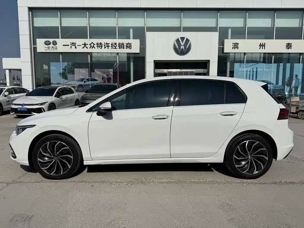 Volkswagen Golf 2024 из CN, фото 3