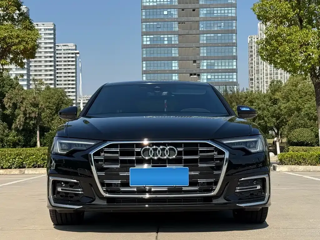 Audi A6L — фото 1