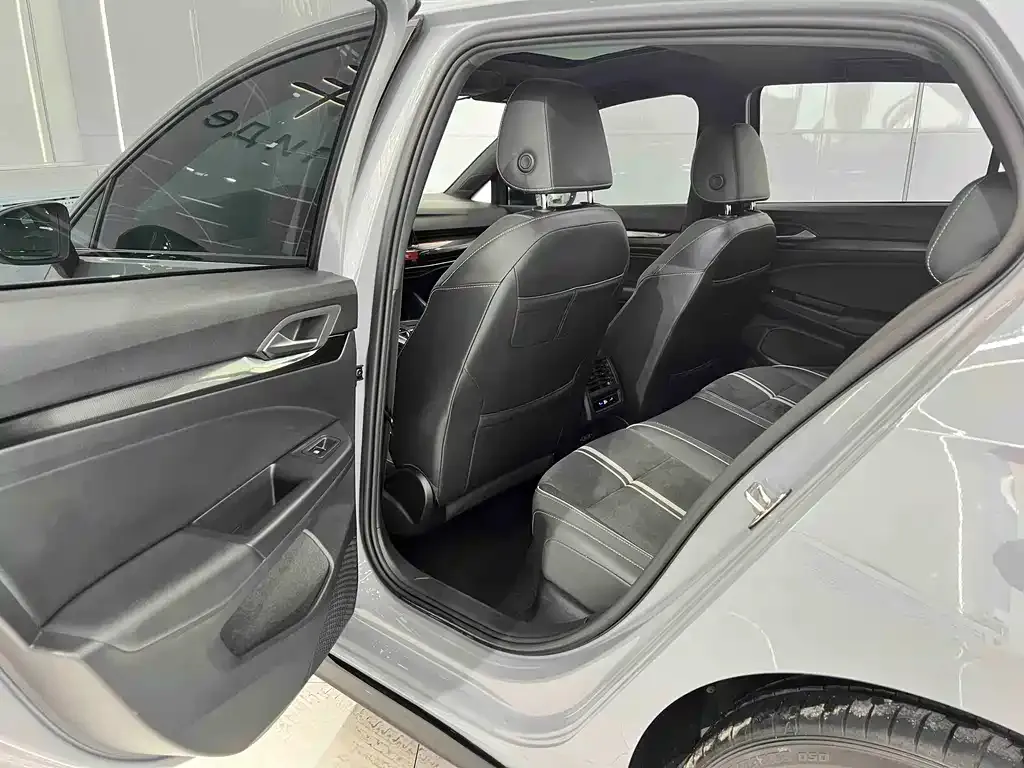 Volkswagen Golf 2022 из CN, фото 7