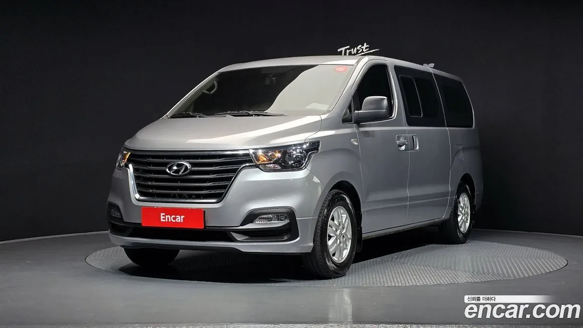 Hyundai Starex — фото 1