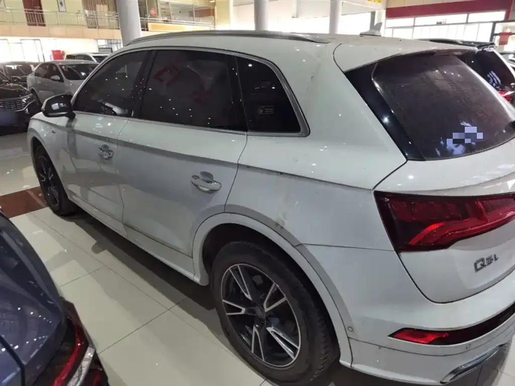 Audi Q5L 2021 из CN, фото 5