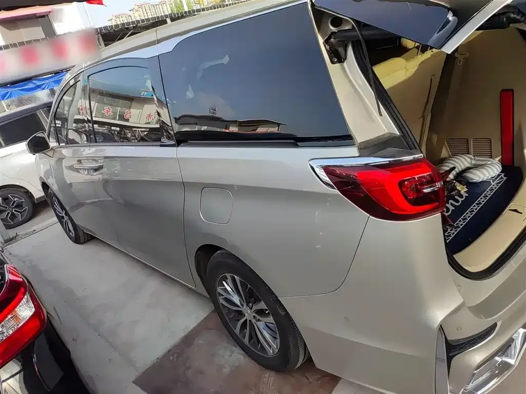 Buick GL8 2022 из CN, фото 5
