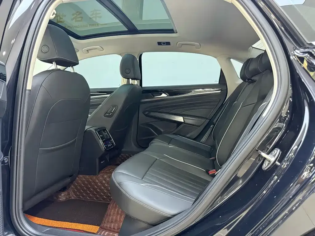Volkswagen Passat 2023 из CN, фото 5