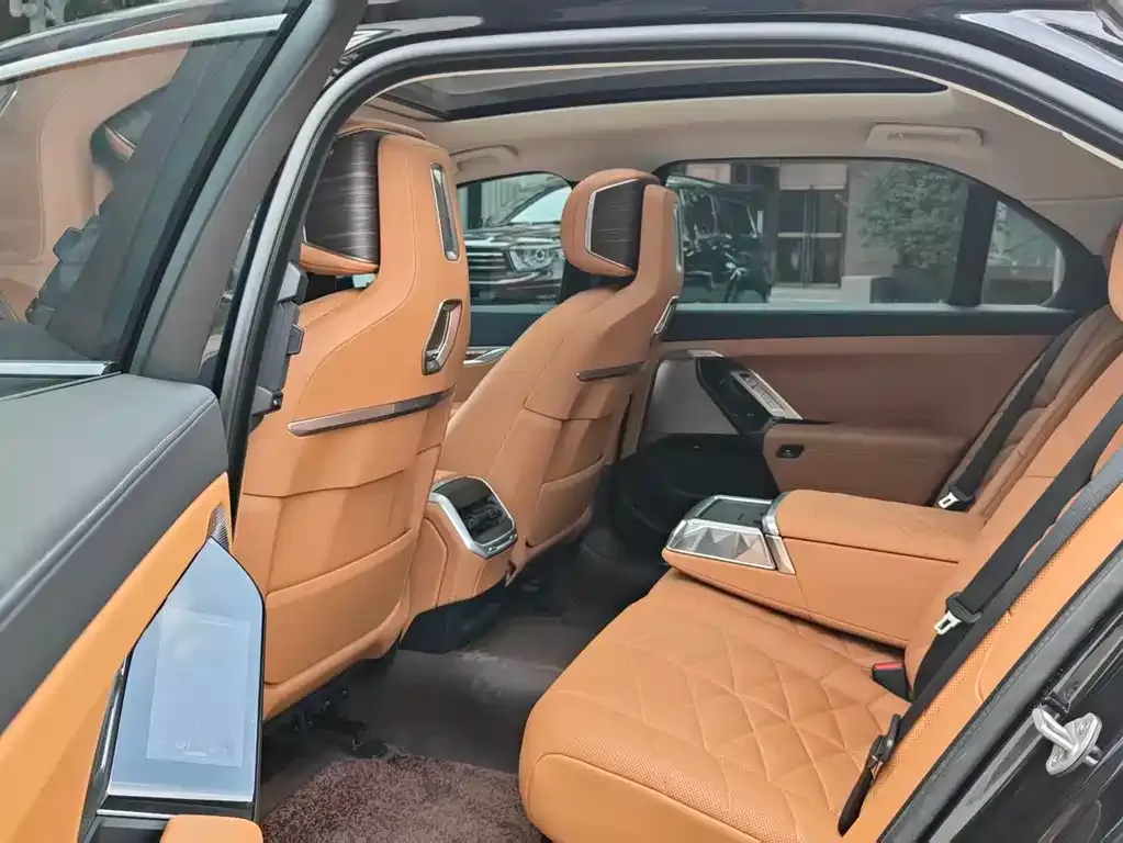 BMW 7 Series 2023 из CN, фото 5