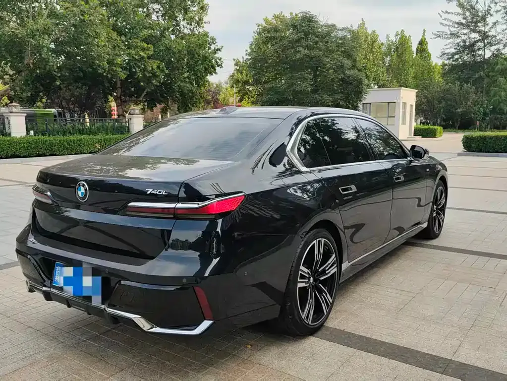 BMW 7 Series 2023 из CN, фото 7