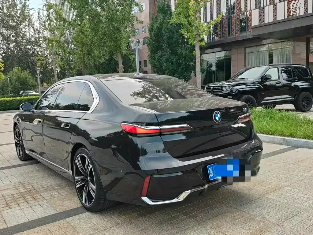 BMW 7 Series 2023 из CN, фото 8
