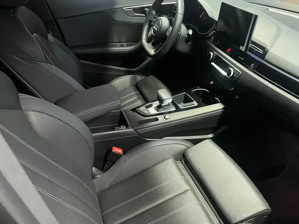Audi A4L 2023 из CN, фото 10