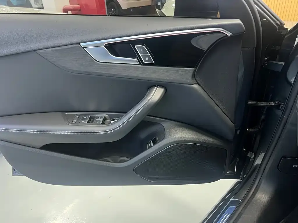 Audi A4L 2023 из CN, фото 5
