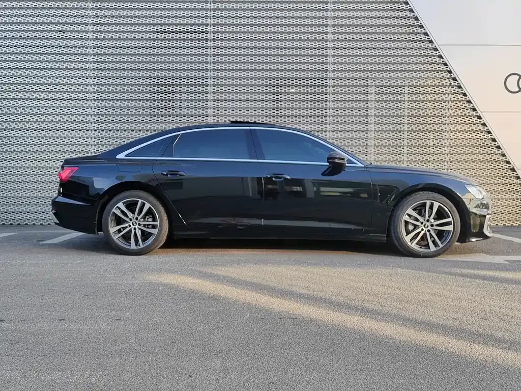 Audi A6L 2023 из CN, фото 2