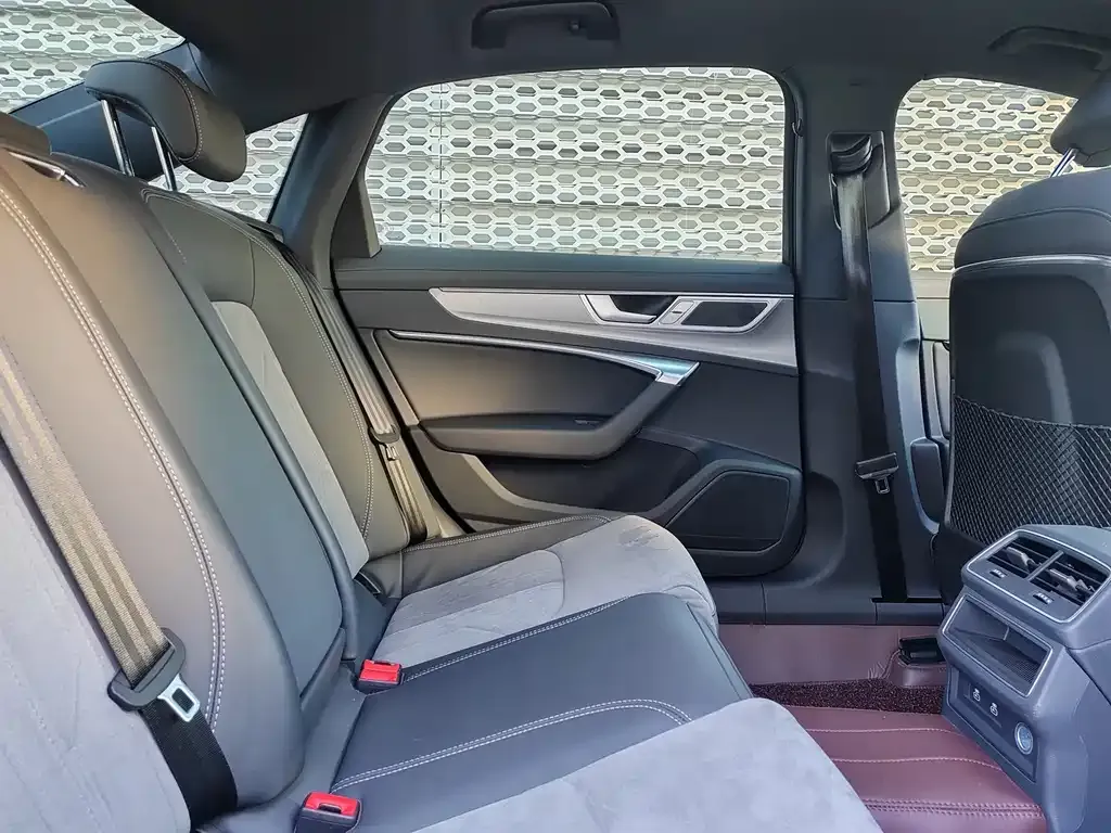 Audi A6L 2023 из CN, фото 5