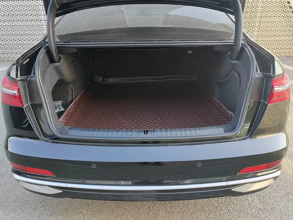 Audi A6L 2023 из CN, фото 6