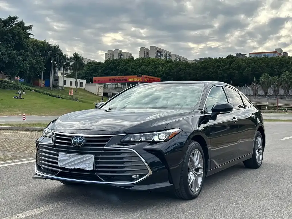 Toyota Avalon — фото 1