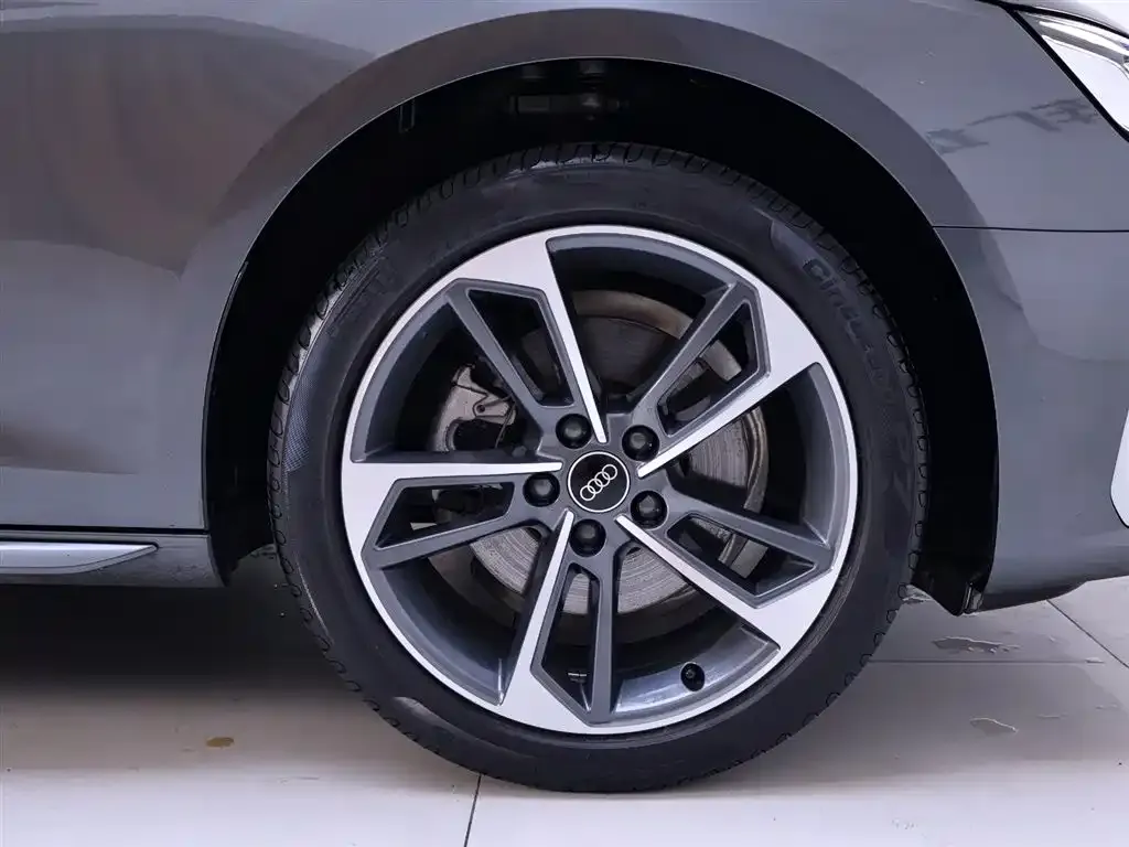 Audi A4L 2022 из CN, фото 6