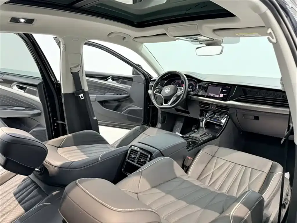 Volkswagen Passat 2022 из CN, фото 2