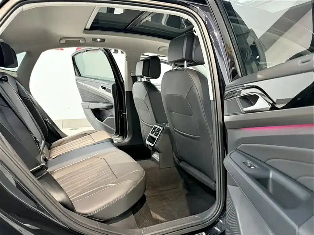 Volkswagen Passat 2022 из CN, фото 6