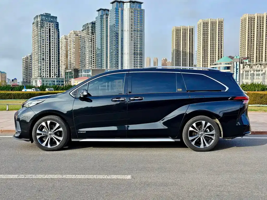 Toyota Granvia 2024 из CN, фото 3