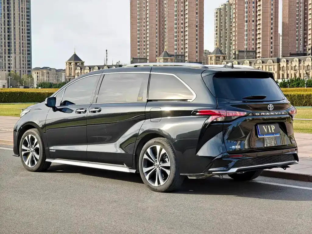 Toyota Granvia 2024 из CN, фото 4