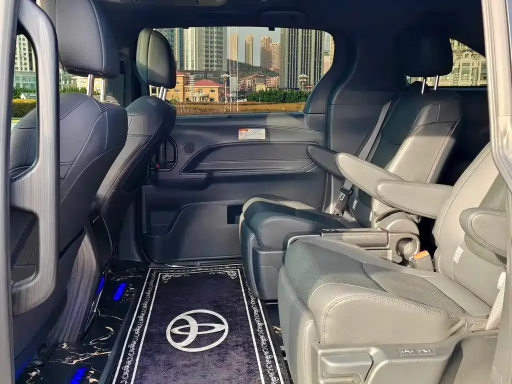 Toyota Granvia 2024 из CN, фото 7