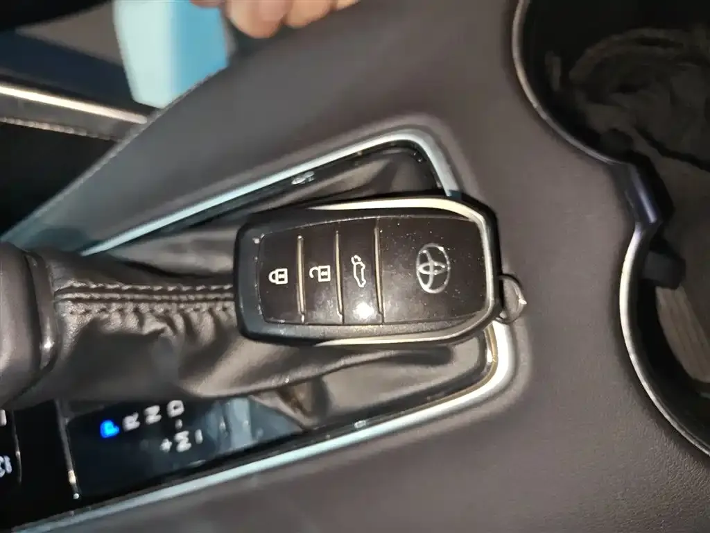 Toyota Venza 2024 из CN, фото 9