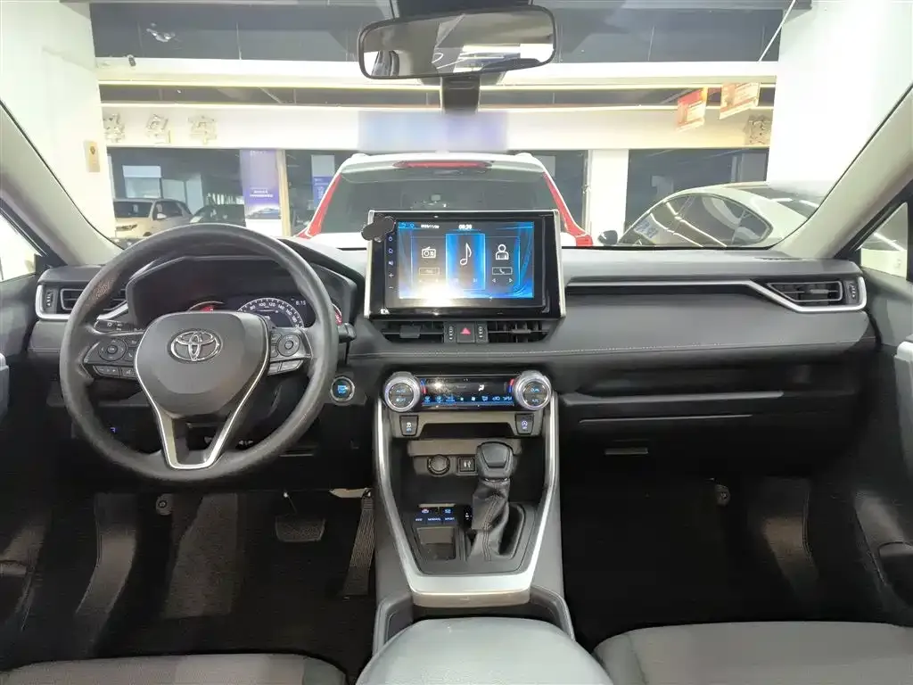Toyota RAV4 — фото 10