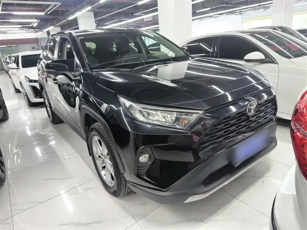 Toyota RAV4 — фото 4