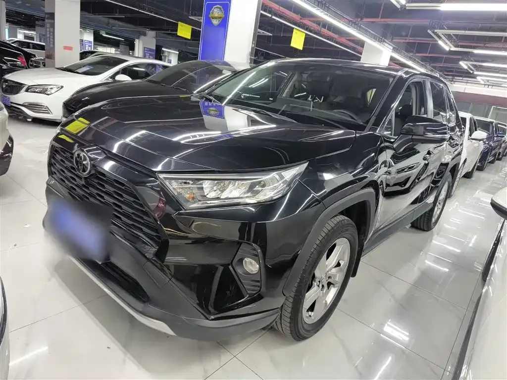 Toyota RAV4 — фото 5