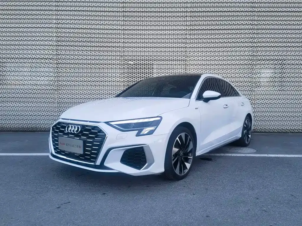 Audi A3 2023 из CN, фото 1