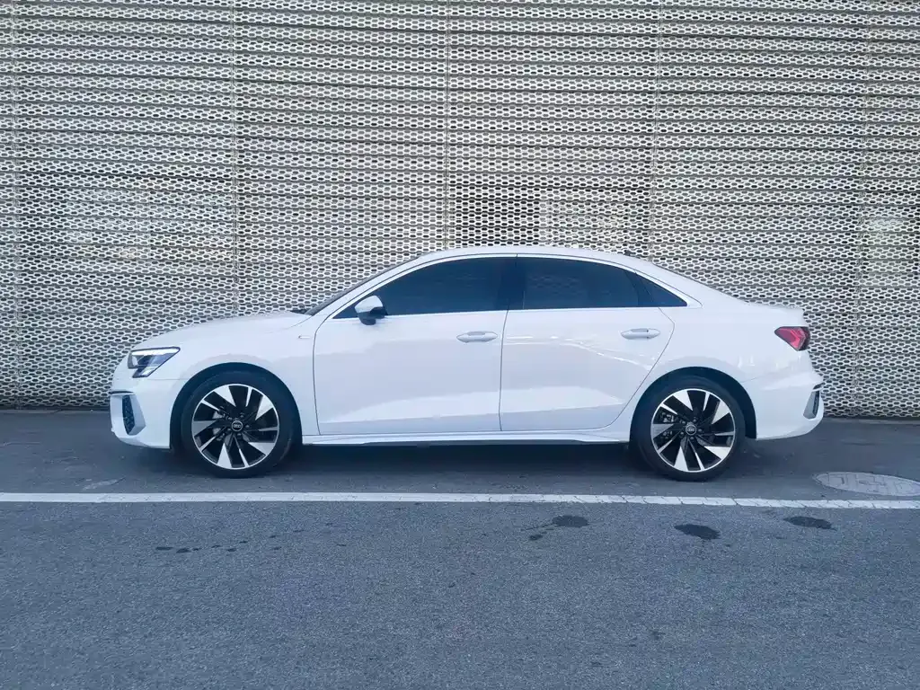 Audi A3 2023 из CN, фото 4