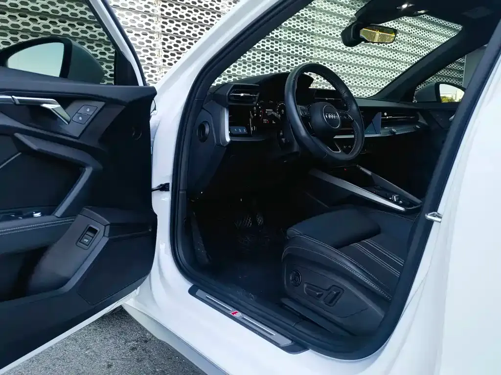 Audi A3 2023 из CN, фото 6