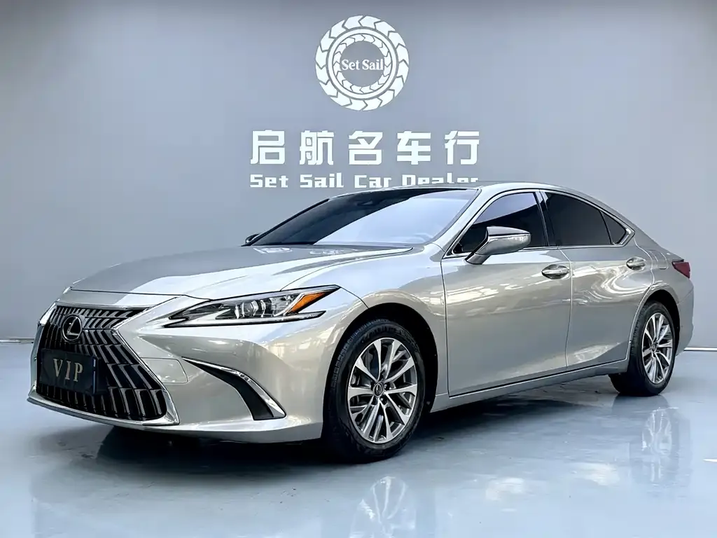 Lexus ES — фото 1