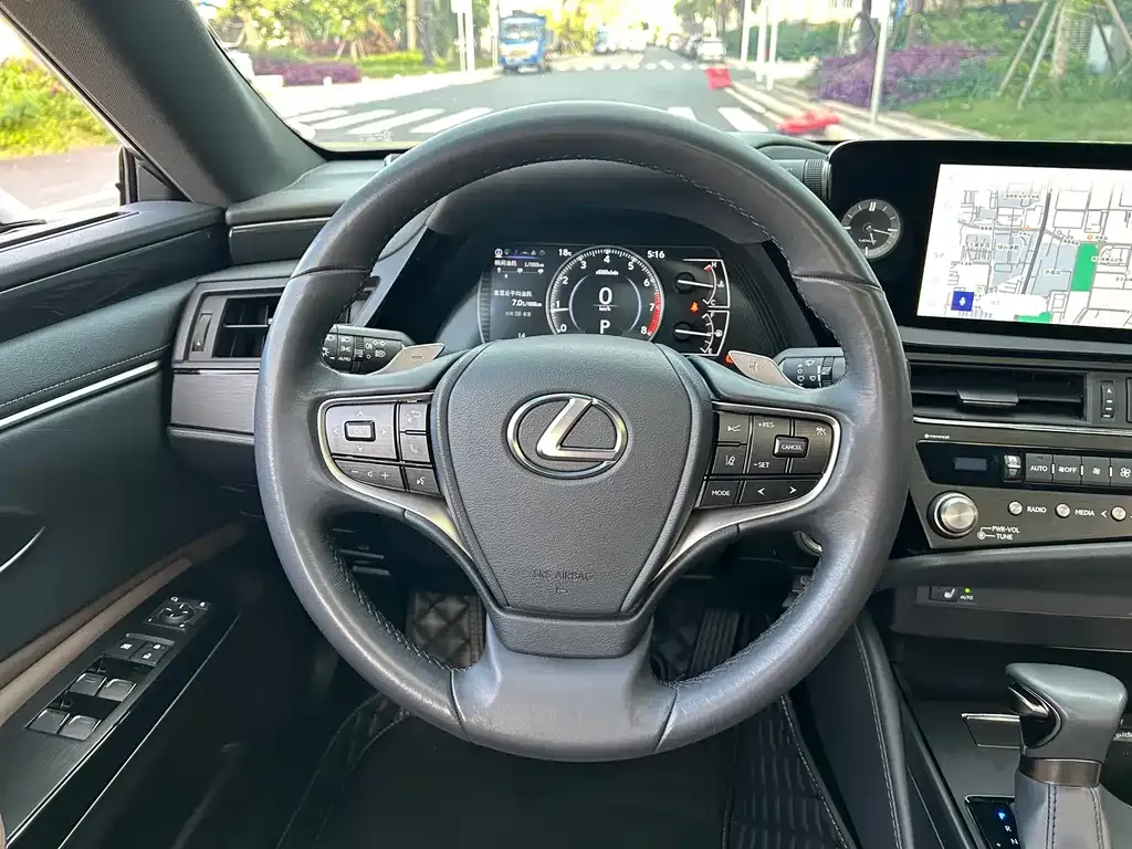 Lexus ES — фото 10