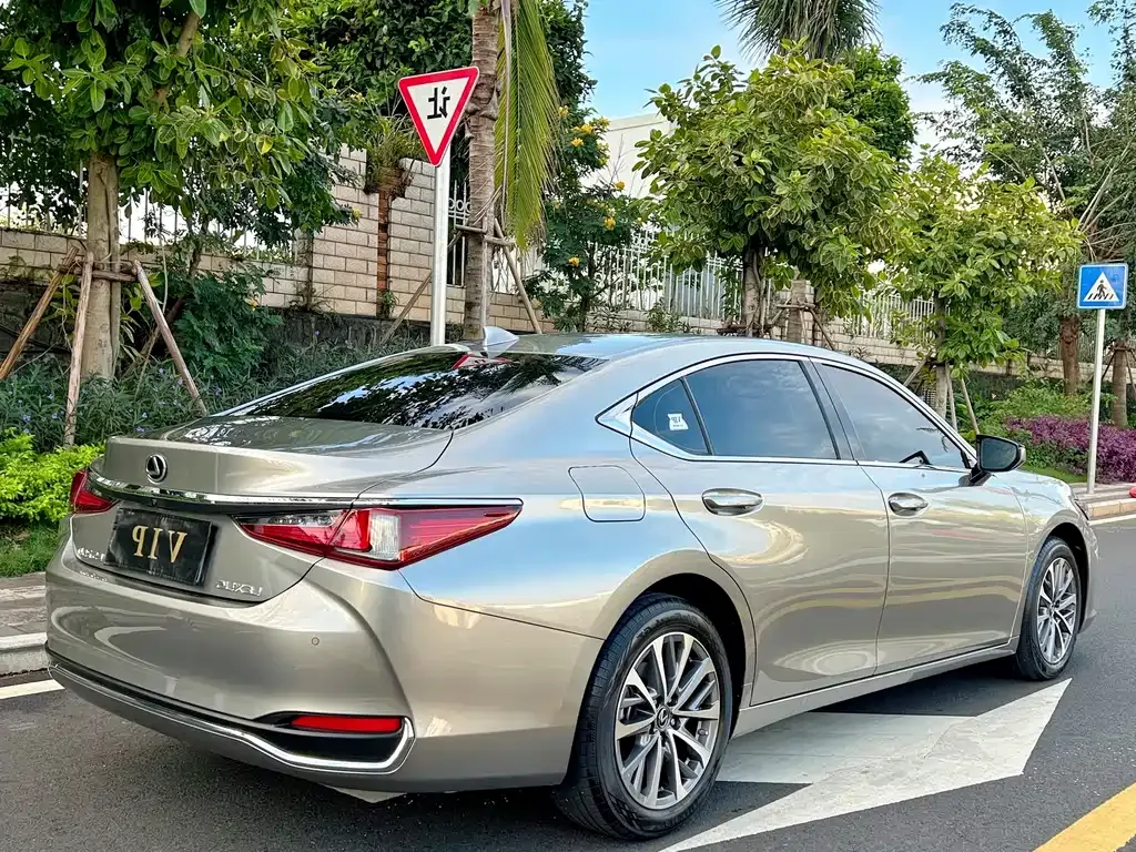 Lexus ES — фото 7