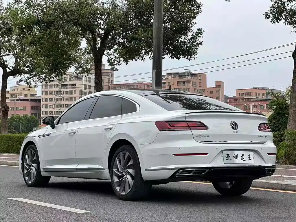 Volkswagen CC 2022 из CN, фото 4