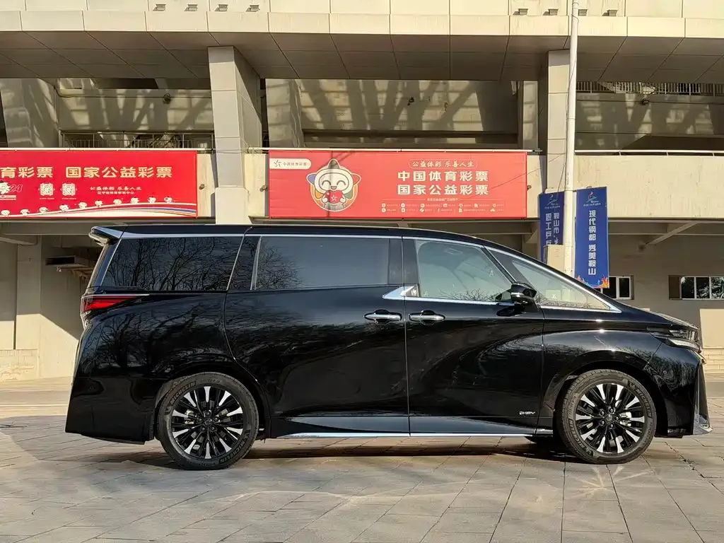 Toyota Vellfire 2023 из CN, фото 4