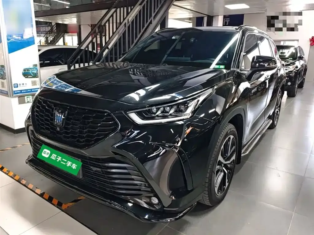 Toyota Crown Kluger 2022 из CN, фото 2