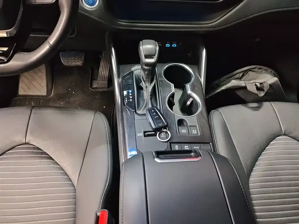 Toyota Crown Kluger 2022 из CN, фото 6