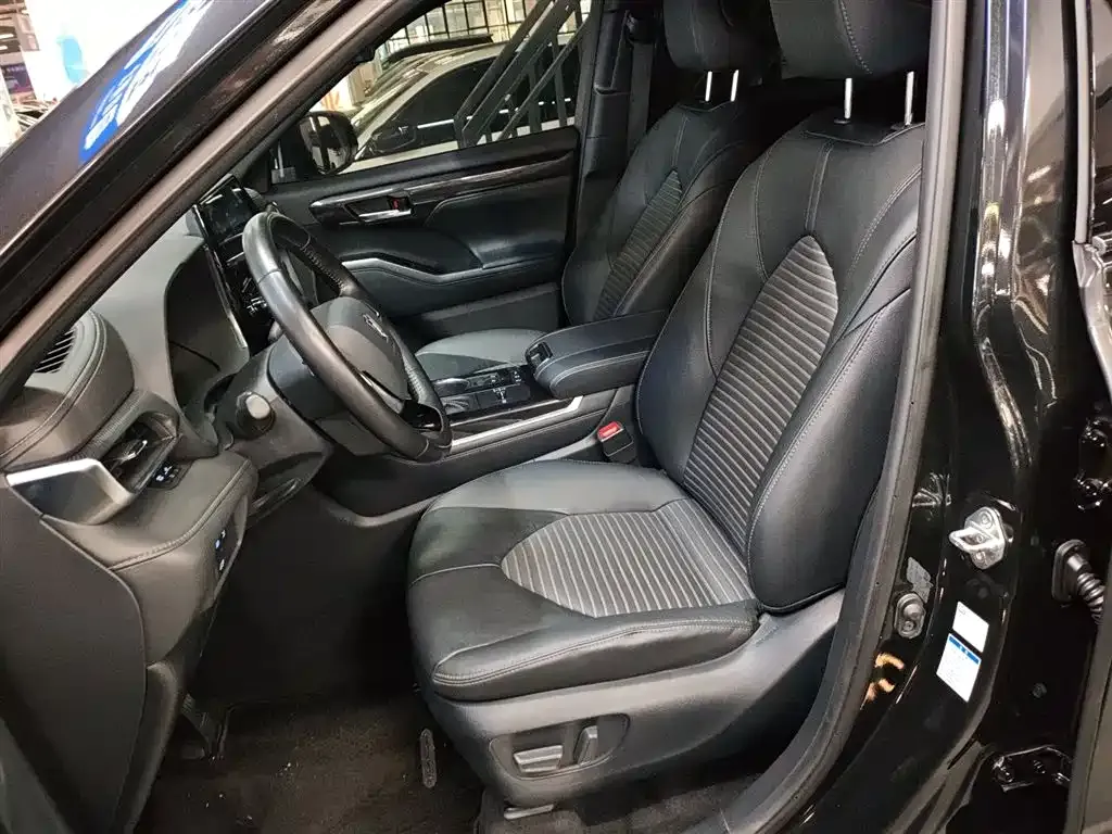 Toyota Crown Kluger 2022 из CN, фото 7