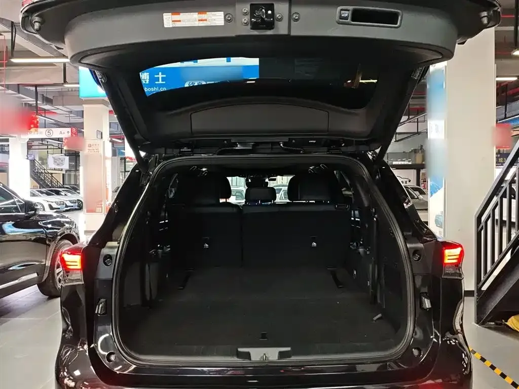 Toyota Crown Kluger 2022 из CN, фото 9