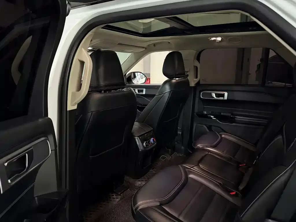 Ford Explorer 2023 из CN, фото 6