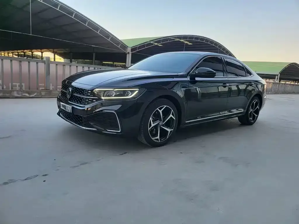 Volkswagen Passat — фото 1