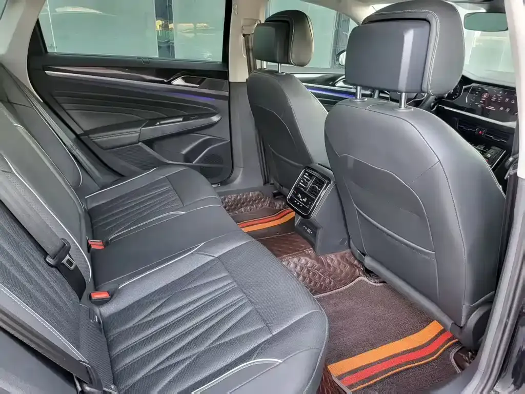 Volkswagen Passat — фото 8
