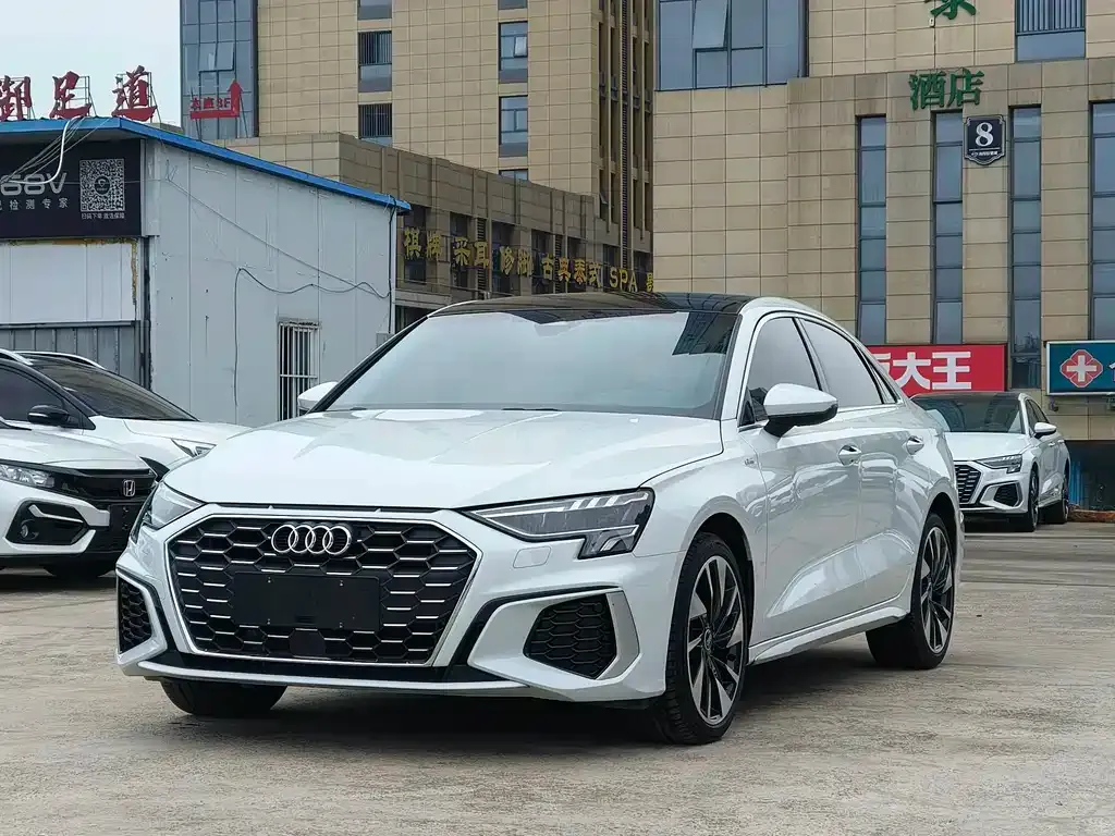 Audi A3 2023 из CN, фото 1