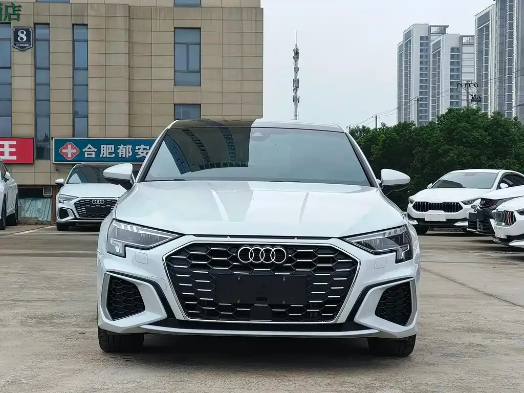 Audi A3 2023 из CN, фото 2