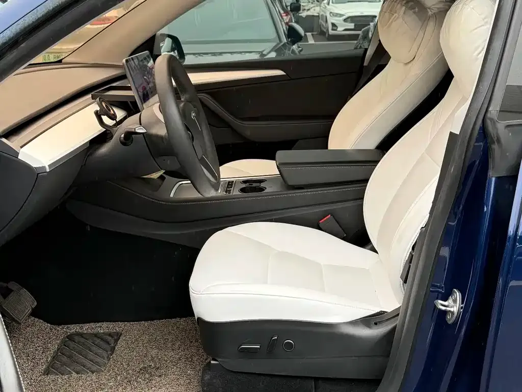 Tesla Model Y — фото 8