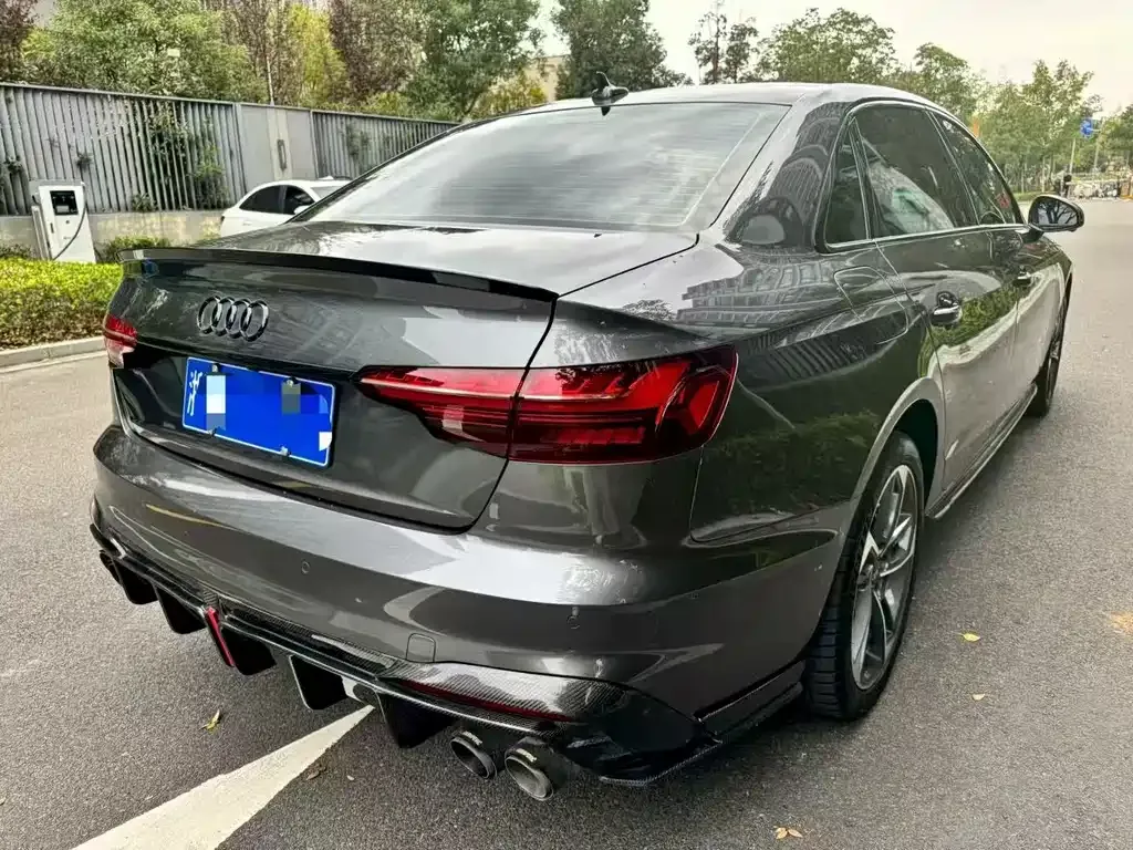 Audi A4L 2022 из CN, фото 2