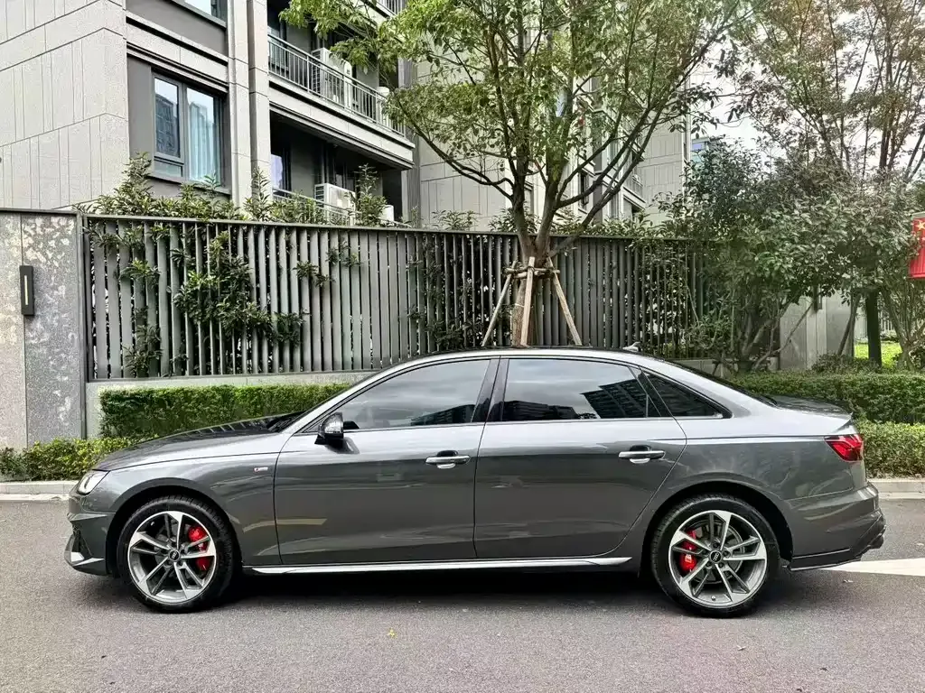Audi A4L 2022 из CN, фото 4