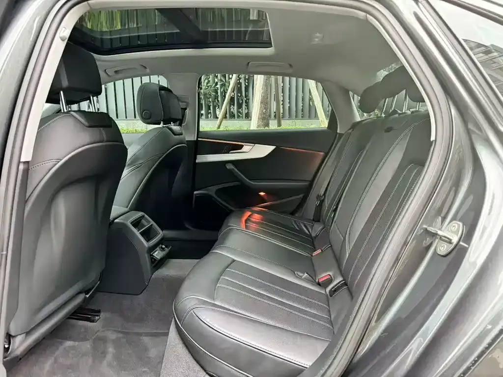 Audi A4L 2022 из CN, фото 7