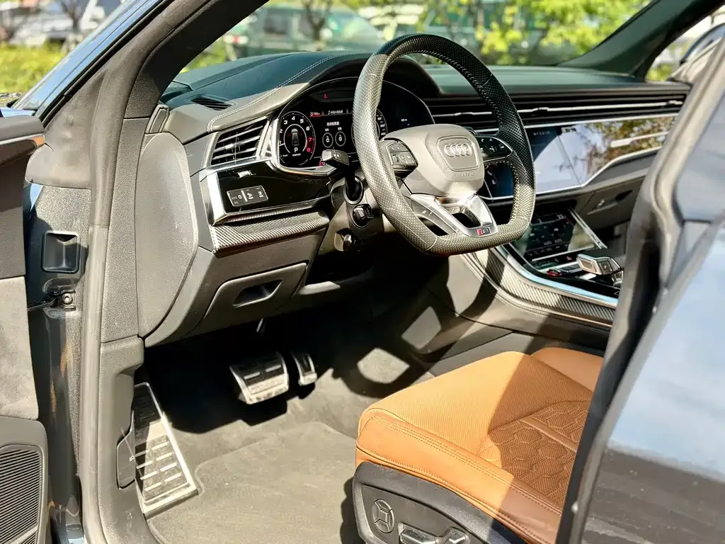 Audi RS Q8 2024 из CN, фото 10