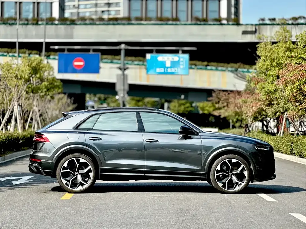 Audi RS Q8 2024 из CN, фото 5