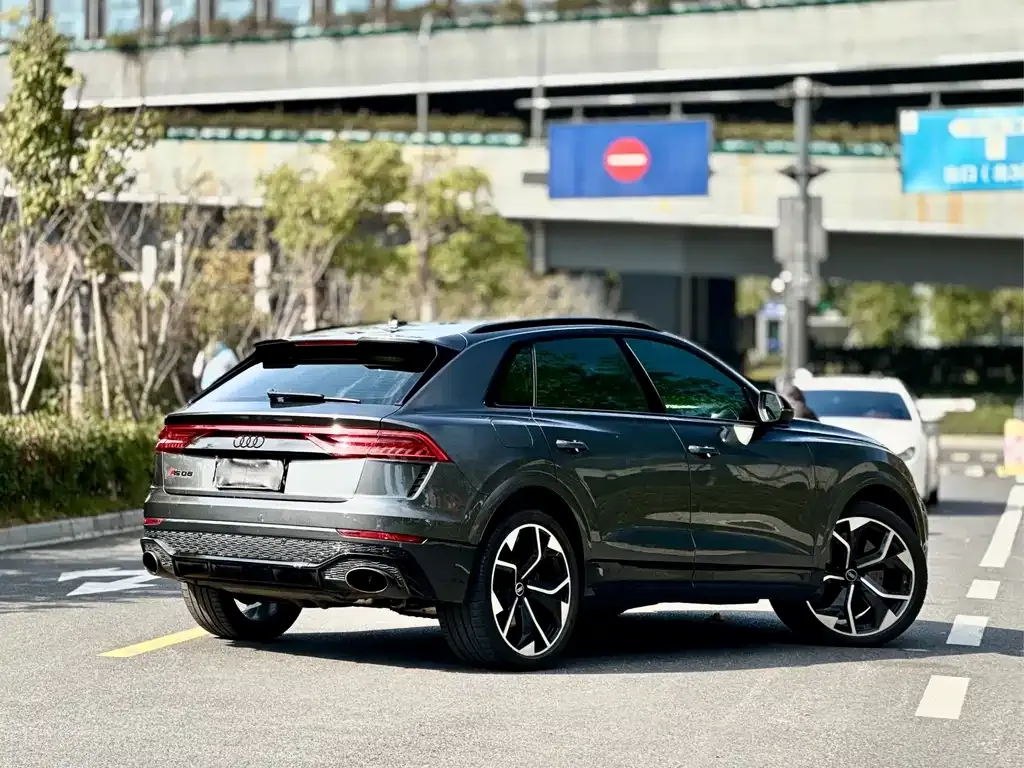 Audi RS Q8 2024 из CN, фото 8
